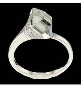 Ring gold gray mother-of-pearl quartz blue diamonds