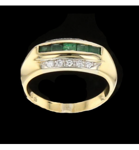 Emerald yellow gold ring and diamonds