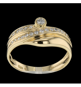 YELLOW GOLD RING AND DIAMONDS