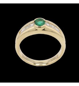 Emerald gold ring and diamonds