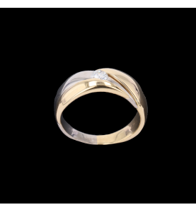Diamond solitaire yellow gold ring