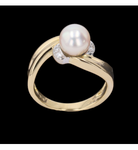 Pearl yellow gold ring and diamonds