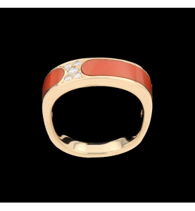 Coral yellow gold ring and diamonds
