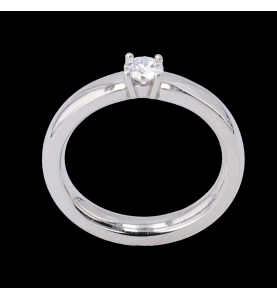 SOLITAIRE RING IN WHITE GOLD