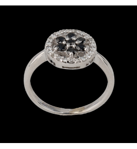 Ring aus Graugold mit weißen und schwarzen Diamanten