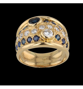 Ring aus Gelbgold mit Saphir und Diamanten