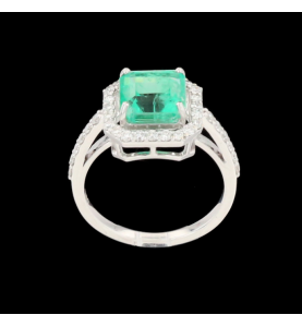 EMERALD AND DIAMOND WHITE GOLD RING