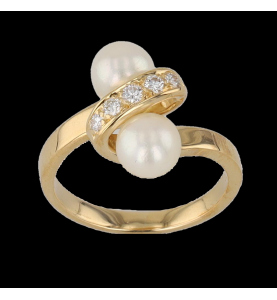 YELLOW GOLD RING WITH PEARLS AND DIAMONDS