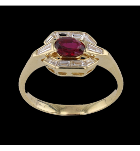 Ring aus Gelbgold Rubin und Diamanten