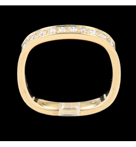 Square ring in yellow gold with diamonds
