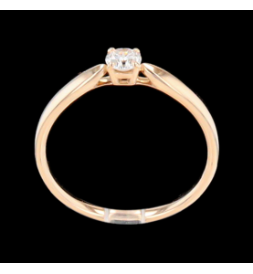 Solitaire ring in rose gold