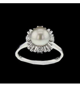 Ring grey gold and white pearl