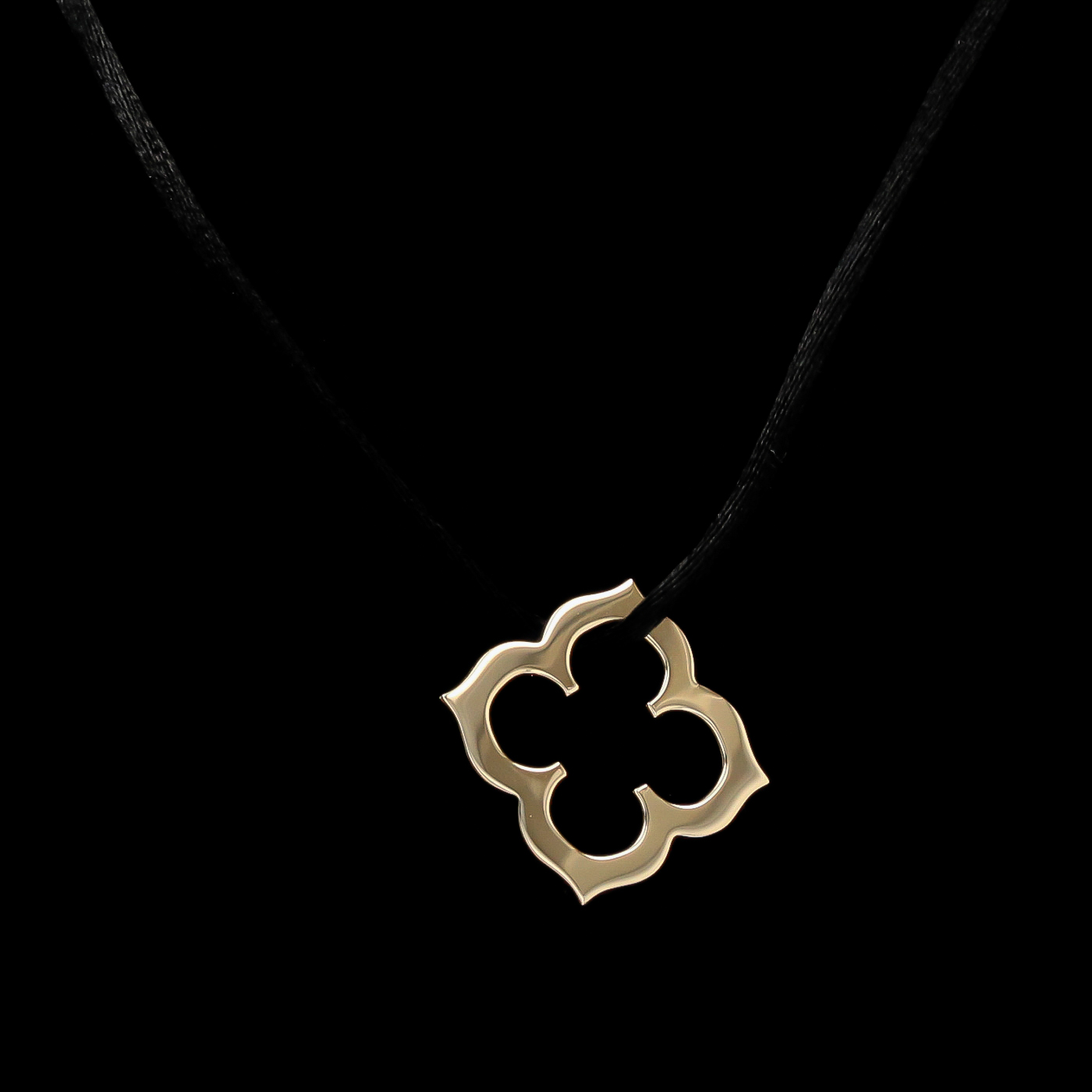 Pendant necklace, Necklace, Flower pendant necklace