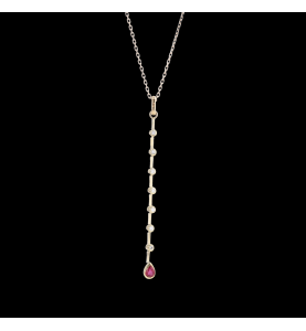 Kreation einer Halskette mit Rubin- und Diamantanhänger