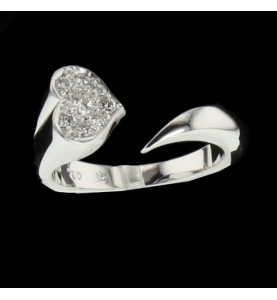 Heart ring in white gold and diamonds