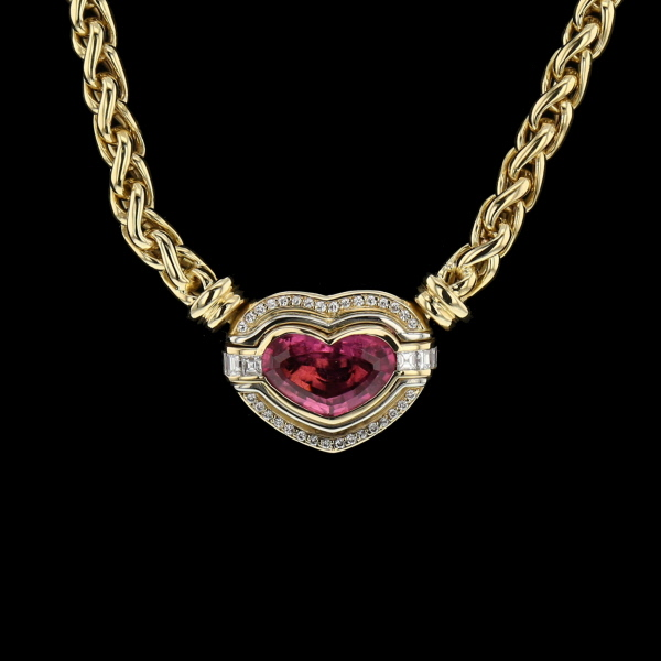 Pink spinel yellow gold necklace and diamonds