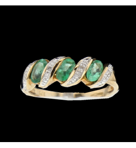 Emerald and diamond yellow gold ring