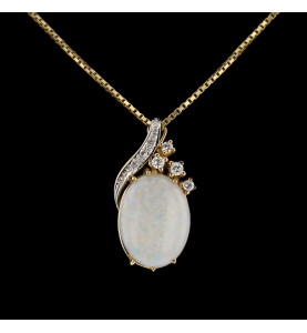 Opal yellow gold necklace and diamonds.