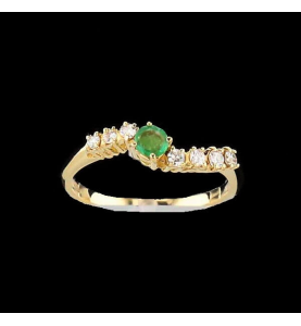 Emerald Yellow Gold ring and diamonds