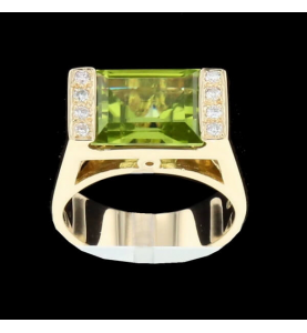 Peridot and diamonds signet ring