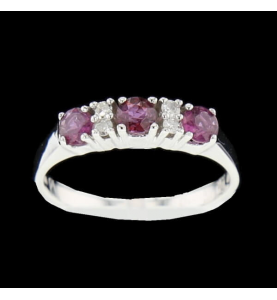 Ring 4 diamonds and red sapphires
