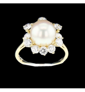 Corolla 12 diamonds and white pearl