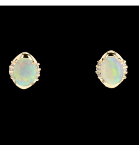 Earrings opal yellow gold and diamonds