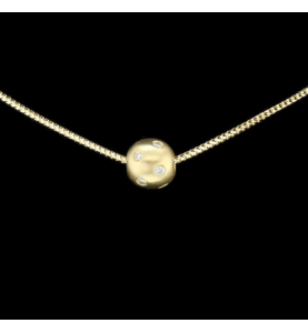 Yellow gold necklace and diamonds