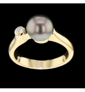 Ring Yellow Gold Pearl and Diamond