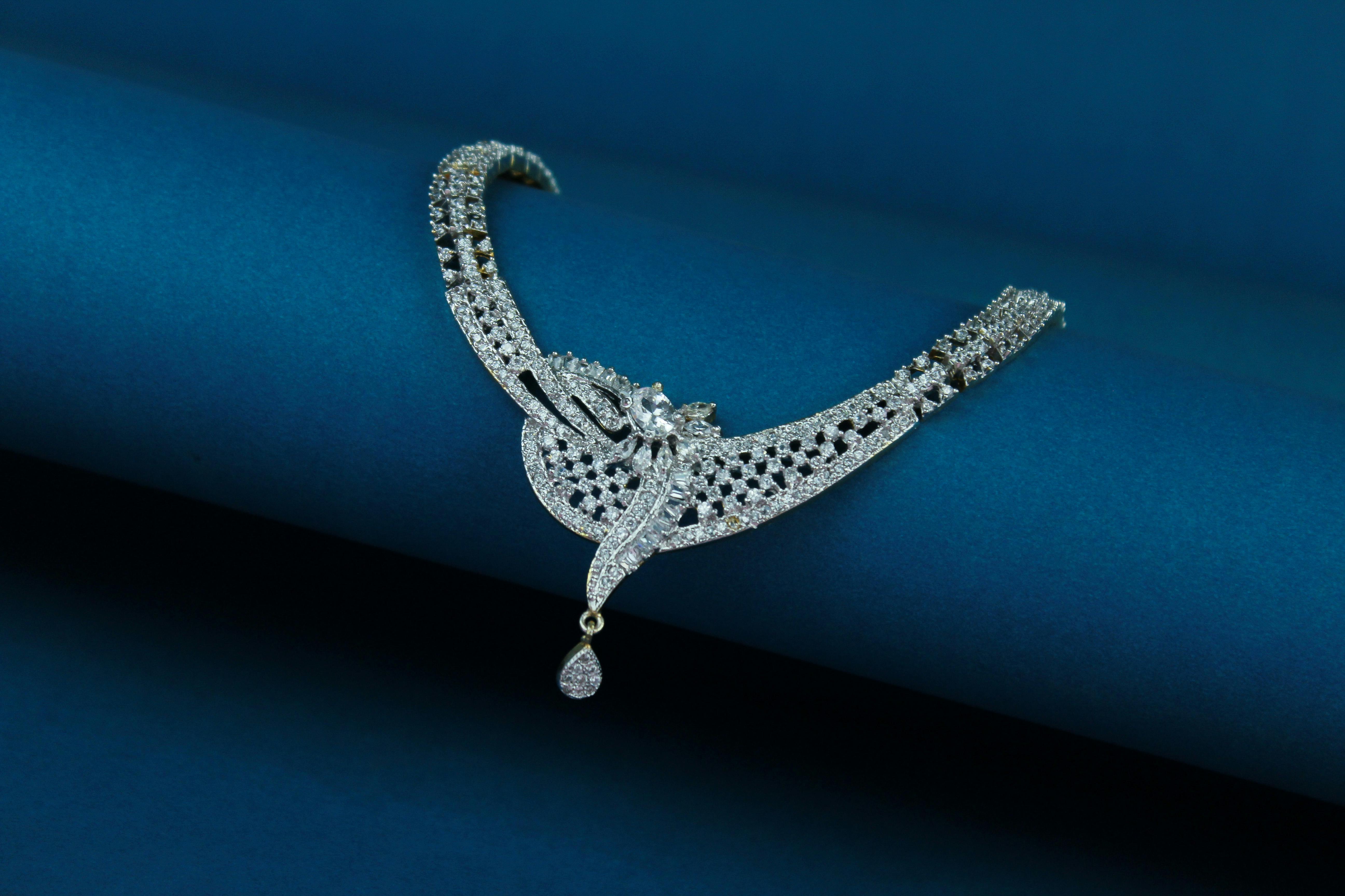Vintage Jewellery: How to Identify Timeless and Valuable Pieces