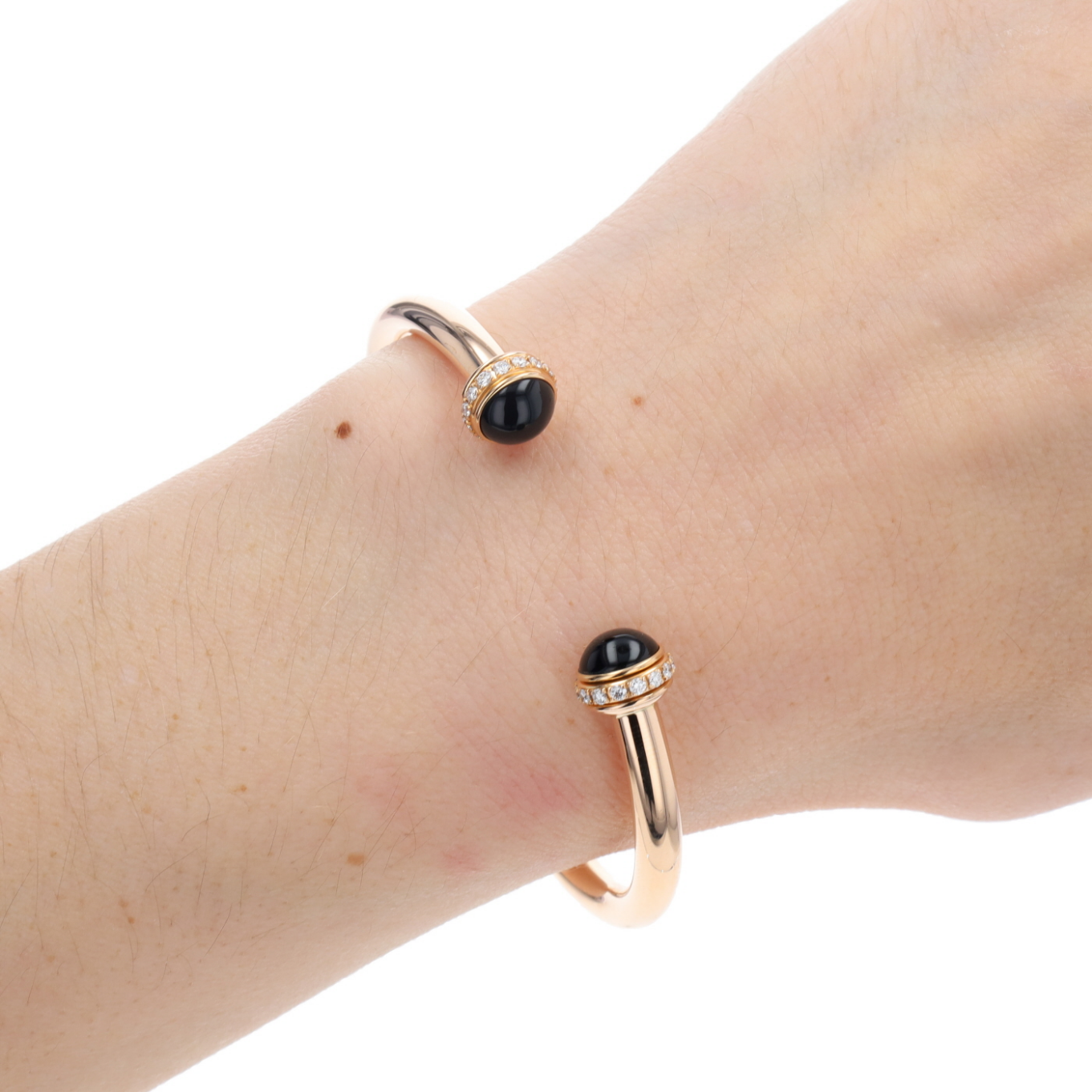 BRACELET_OUVERT_PIAGET_POSSESSION_EN_OR_ROSE_AVEC_ONYX_ET_DIAMANTS image