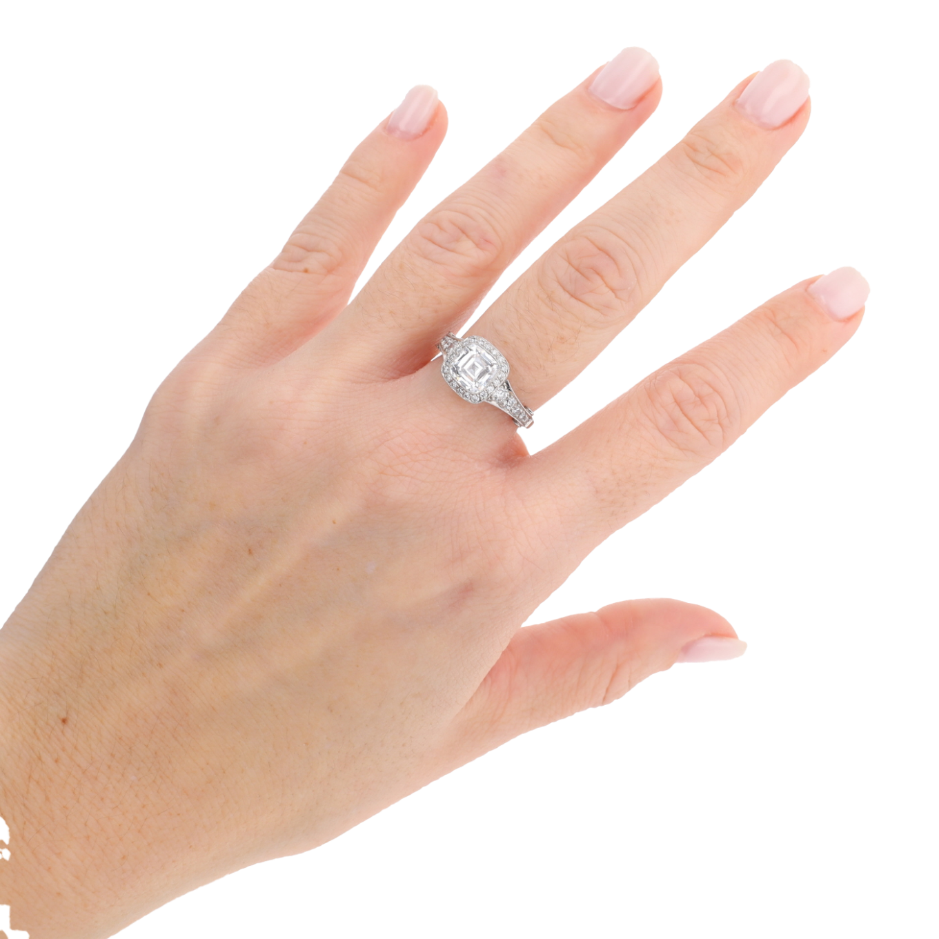BAGUE_SOLITAIRE_TIFFANY_&_CO_EN_PLATINE_AVEC_DIAMANT_COUSSIN image