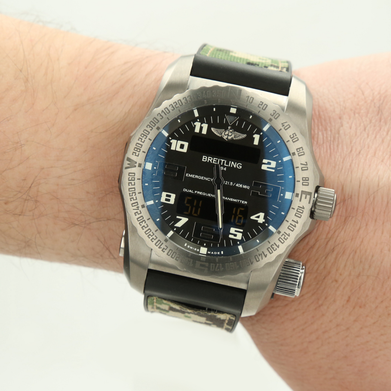 BREITLING_PROFESSIONAL_EMERGENCY_TITANE image
