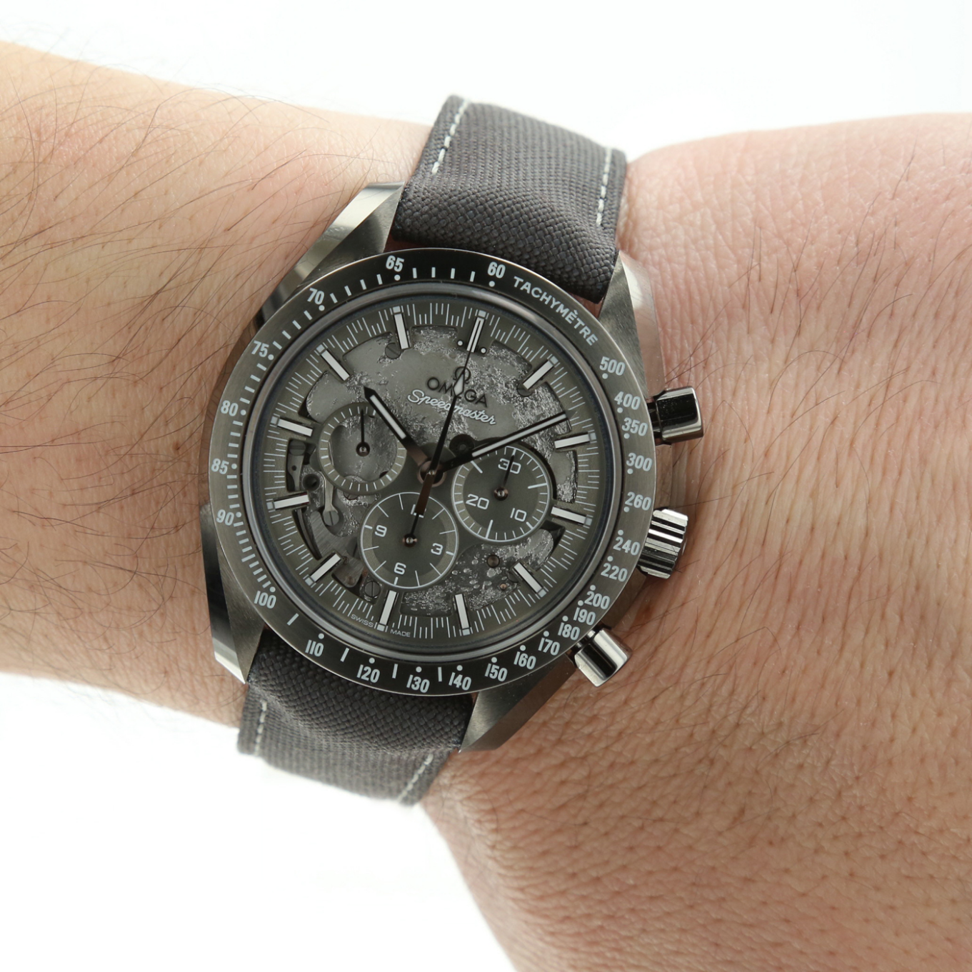 OMEGA_SPEEDMASTER_GREY_SIDE_OF_THE_MOON image