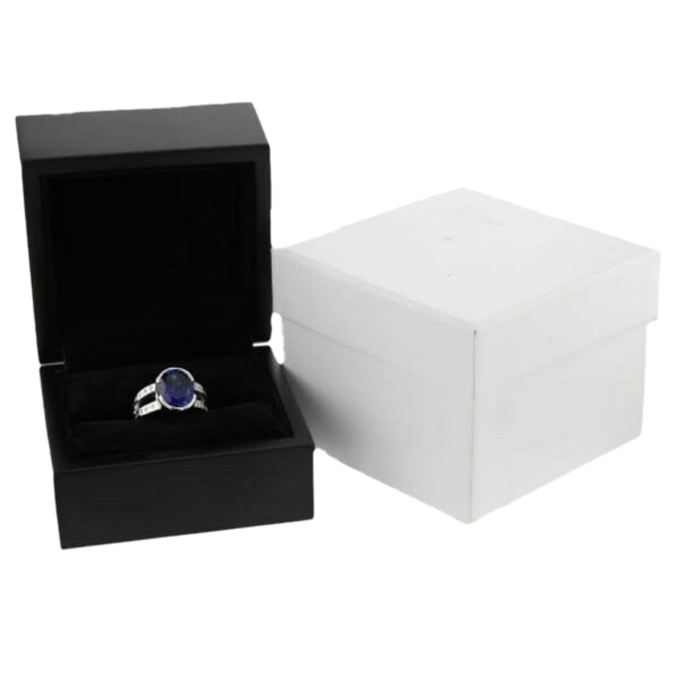 BAGUE_OR_GRIS_DIAMANTS_ET_SAPHIR image