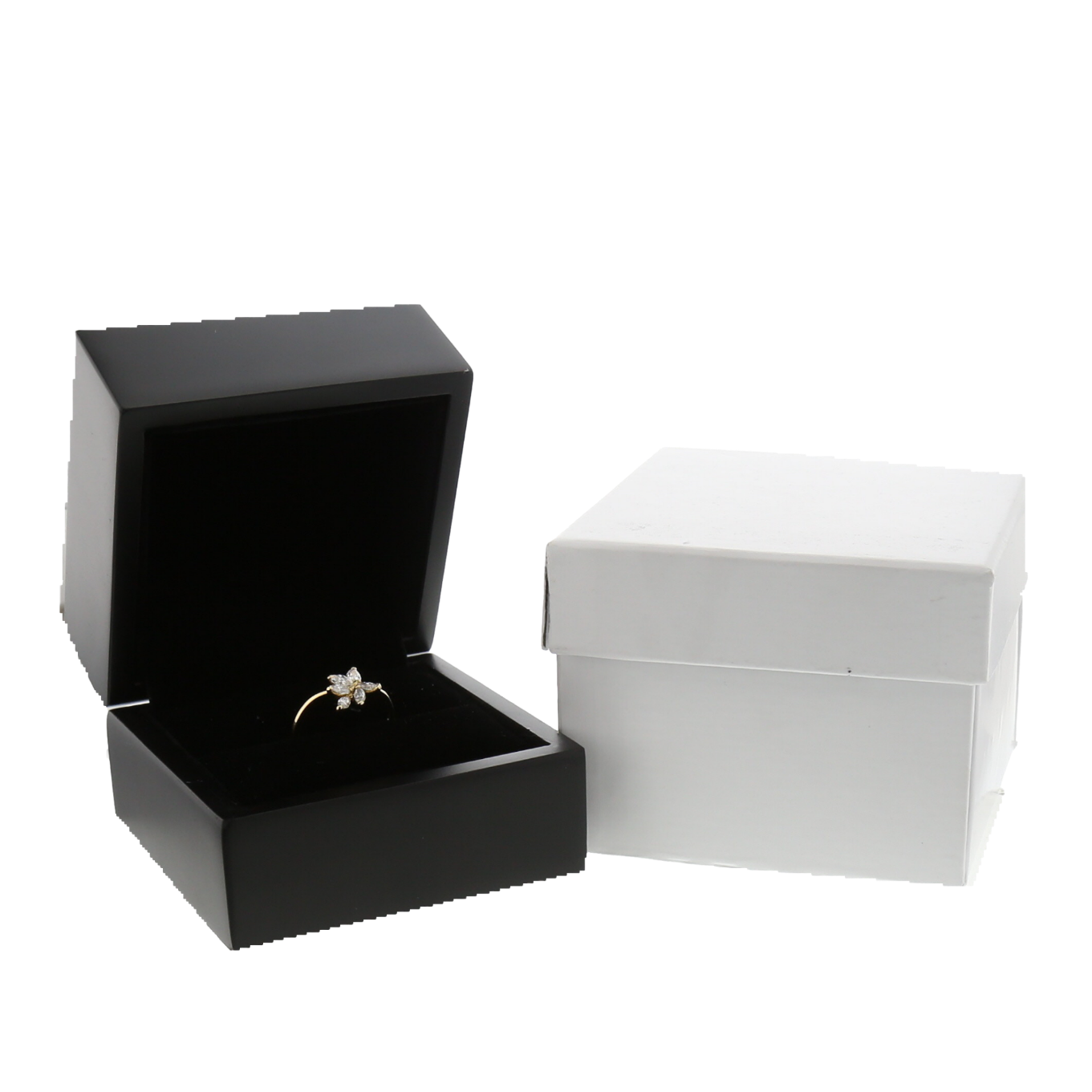 BAGUE_EN_OR_JAUNE_DIAMANTS_NAVETTE image