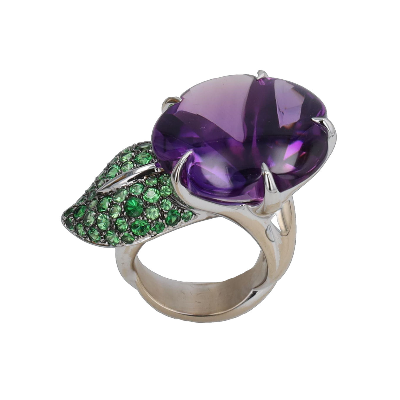 BAGUE_CHANEL_CAMELIA_AQUATIQUE_EN_OR_BLANC image