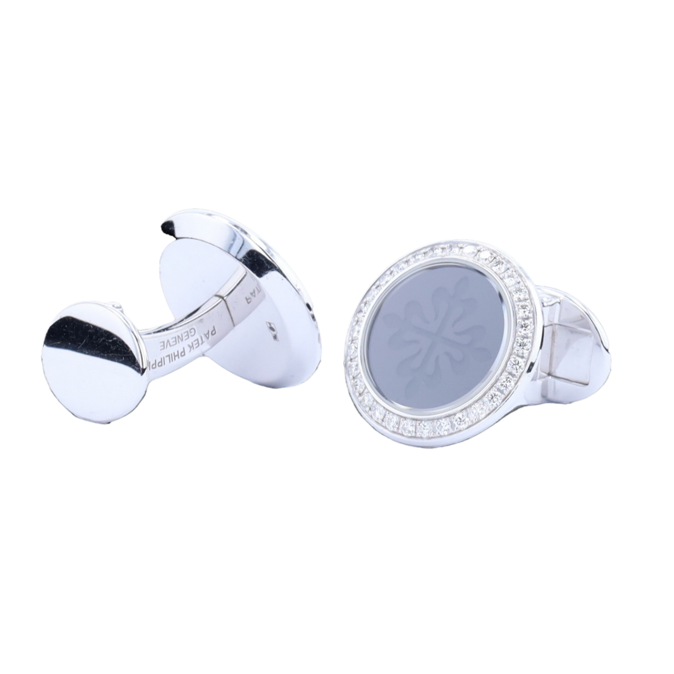 BOUTONS_DE_MANCHETTE_PATEK_PHILIPPE_CALATRAVA_OR_GRIS_ET_DIAMANTS image